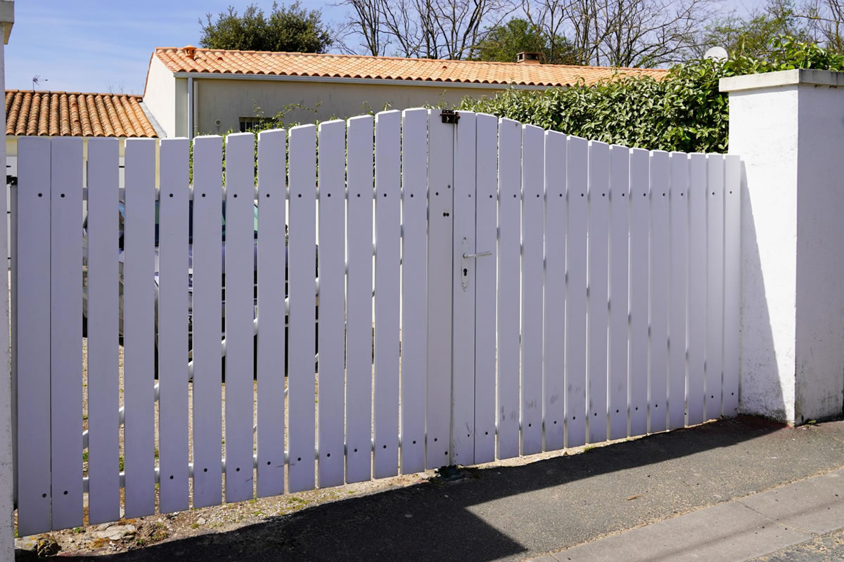 Five Commercial Fencing Options to Meet Your Needs