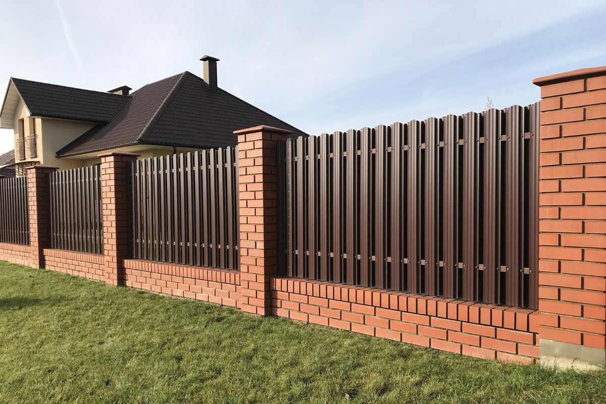 4 Reasons to Install a Fence on Your Residential Property