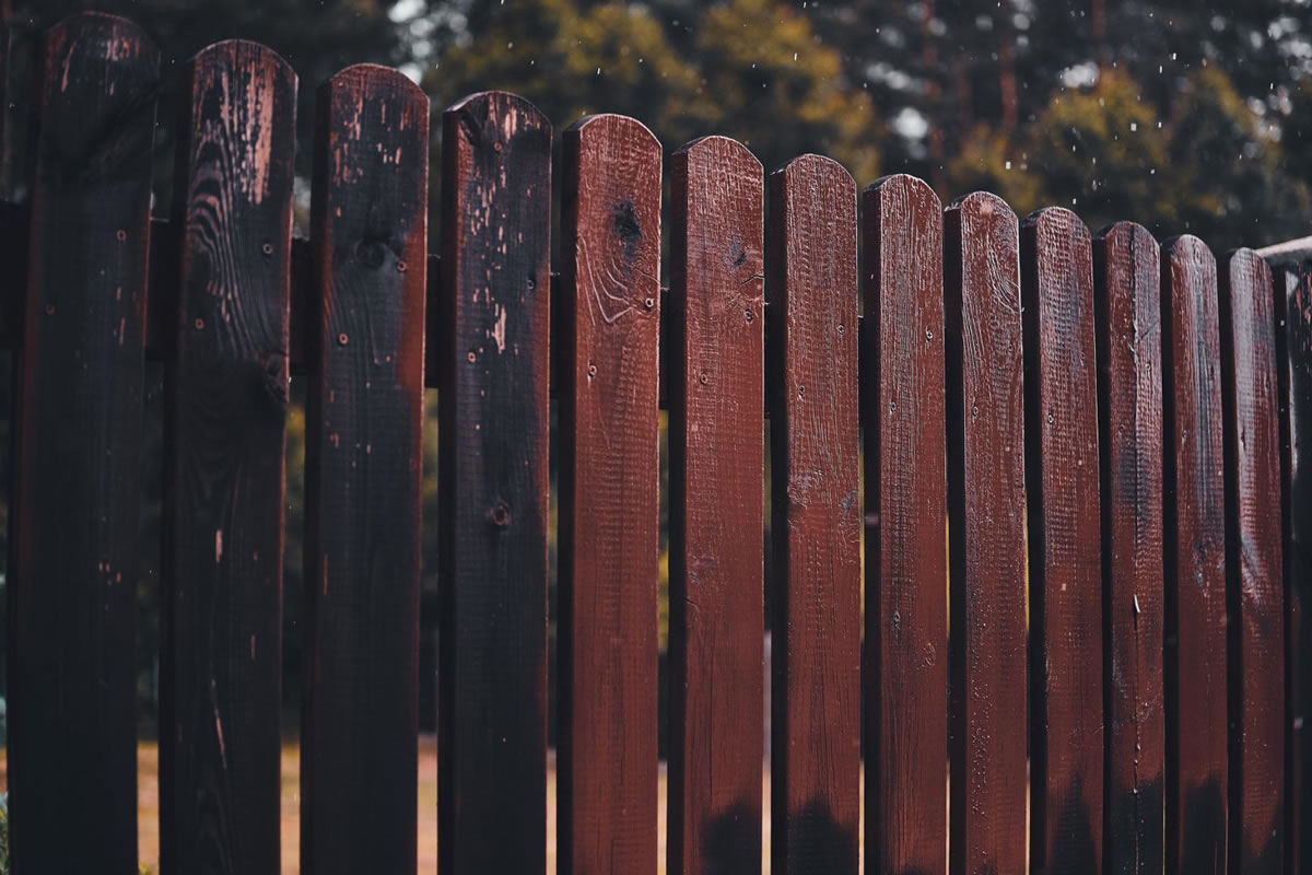 Three Reasons to Consider Wooden Fencing