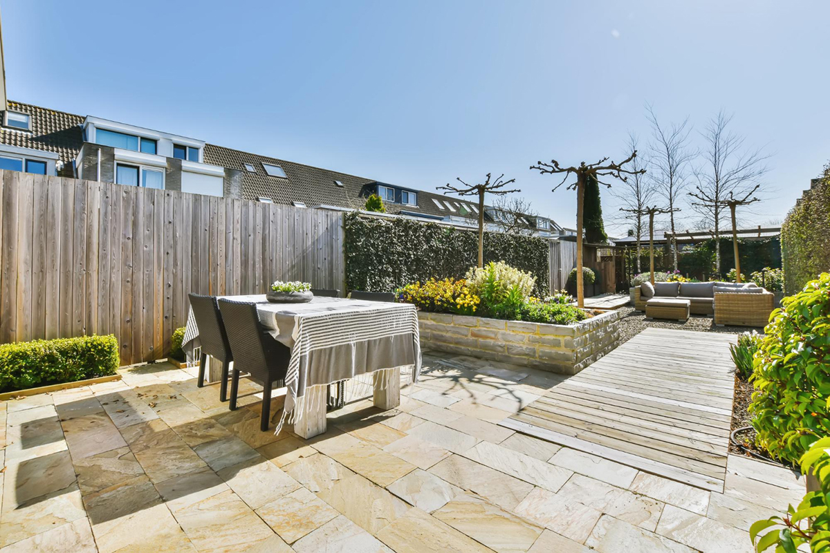 How to Make Your Outdoor Living Space More Private