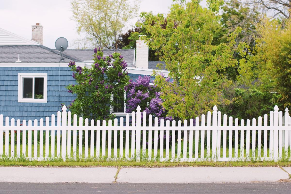 4 Stylish Fence Materials to Boost Your Home’s Appearance
