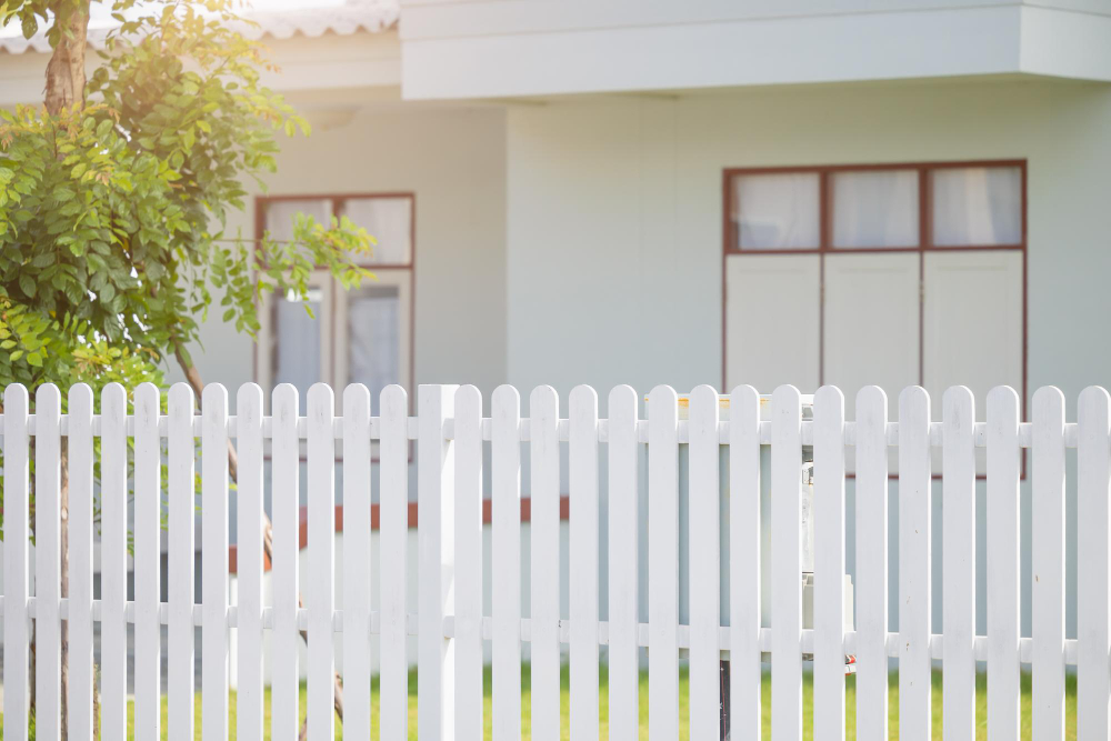 The Timeless Appeal and Versatility of Wooden Fences