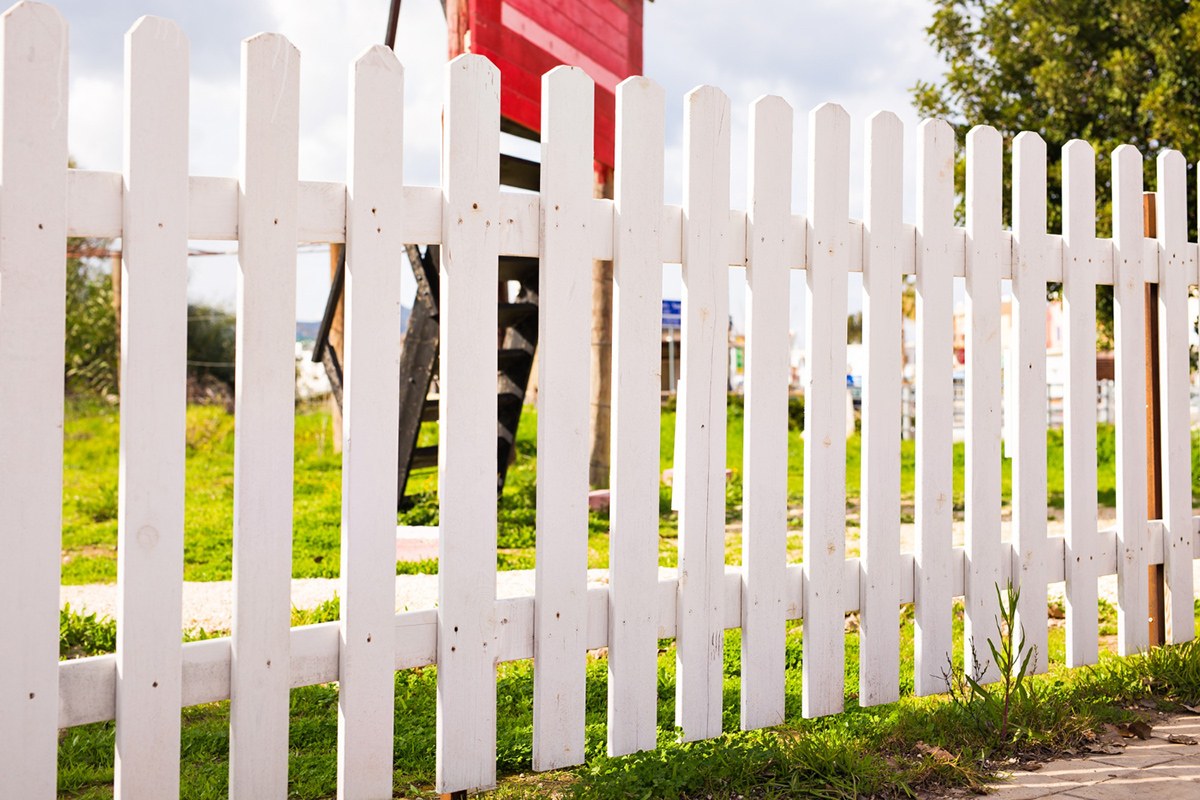 Reasons A Picket Fence Might Be The Right Choice For Your Home