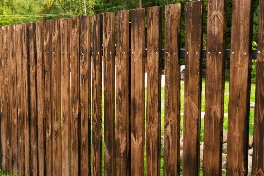Top 5 Reasons Why Wood Fencing May Be the Best Choice For Your Backyard