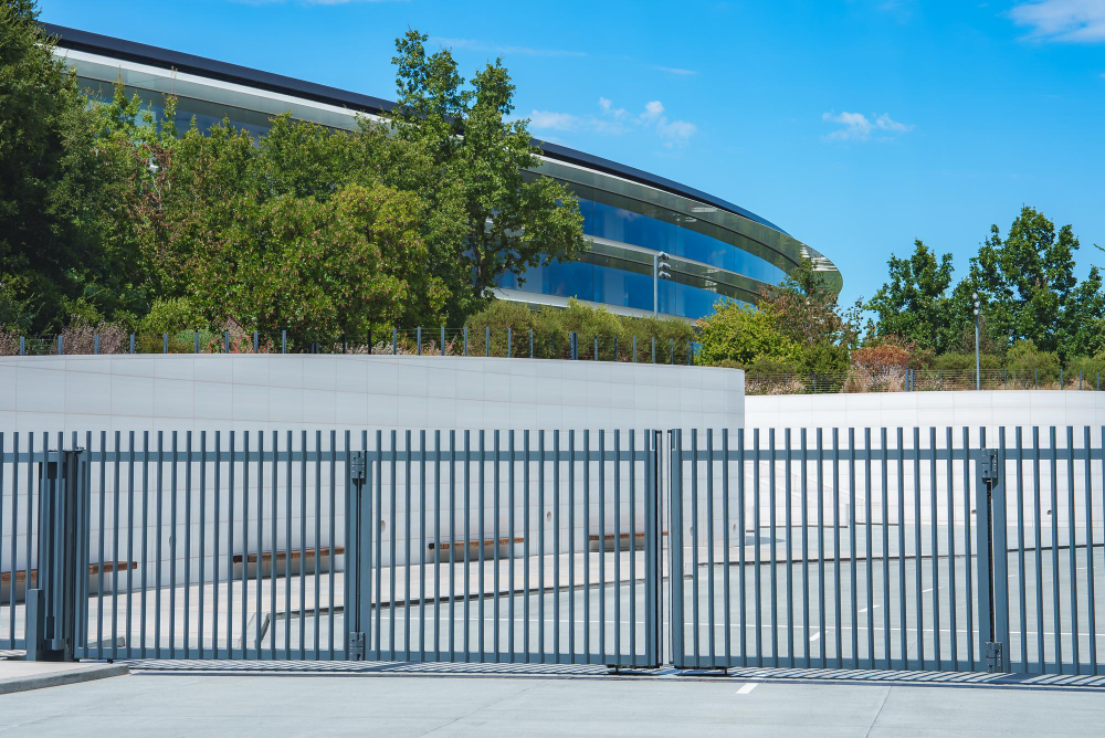 Top Reasons For Hiring Professional Commercial Fencing Contractors