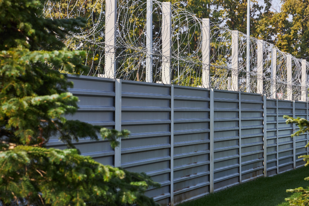 Horizontal Fencing: Modern Style Meets Maximum Impact